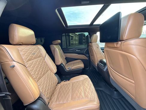Used 2023 Cadillac Escalade ESV Premium Luxury image 27