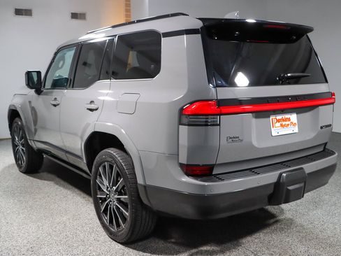 Used 2024 Lexus GX 550 w/ Accessory Package (2T) AWD/4WD image 9