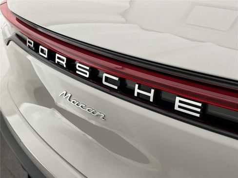 Used 2026 Porsche Macan image 25