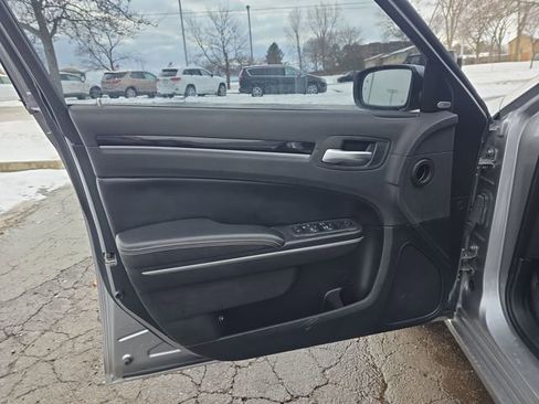 Used 2018 Chrysler 300 S w/ 300S Premium Group image 11