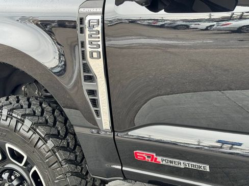 Used 2023 Ford F250 Platinum image 5