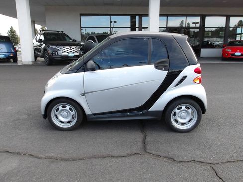 Used 2015 smart fortwo pure RWD image 2