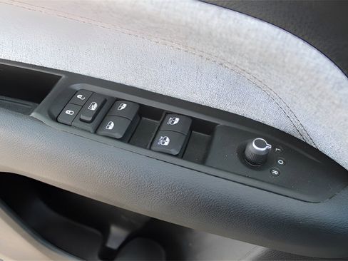 Used 2022 Jeep Compass Latitude image 12