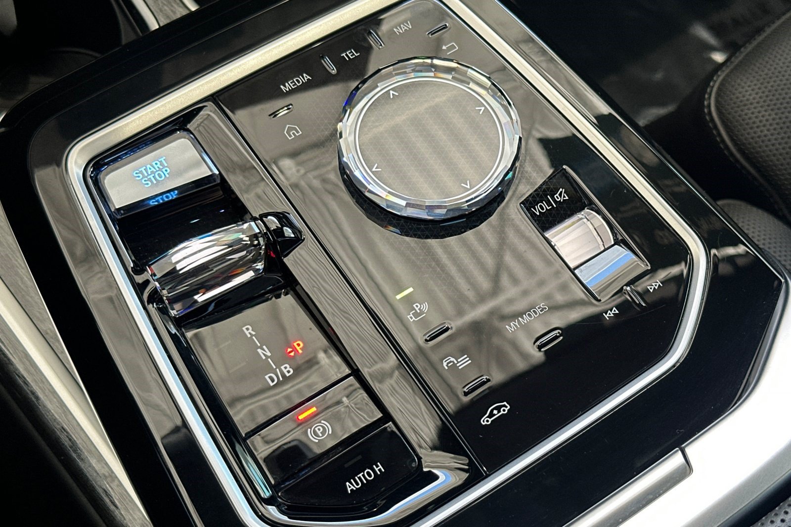 Certified 2024 BMW i7 xDrive60 RWD image 28