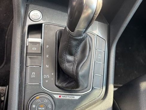 Used 2018 Volkswagen Tiguan SEL w/ 3rd Row Seat Package image 13