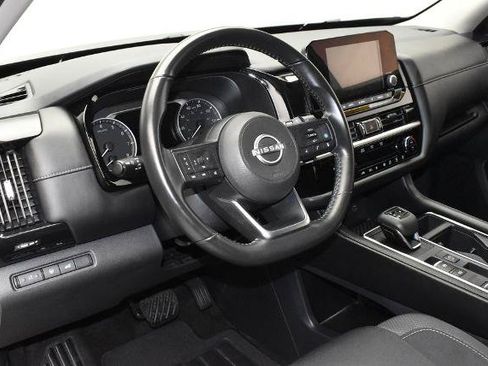 Certified 2025 Nissan Pathfinder SV FWD image 14