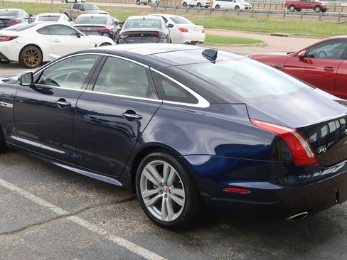 Used 2019 Jaguar XJ R-Sport RWD image 12