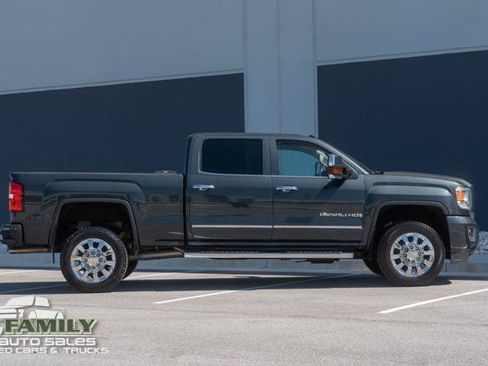 Used 2019 GMC Sierra 2500 Denali AWD/4WD image 11