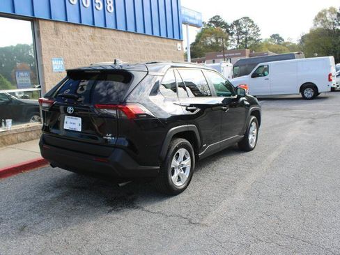 Used 2021 Toyota RAV4 LE image 5