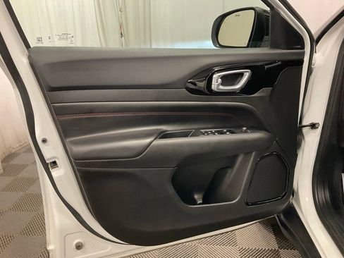 Used 2024 Jeep Compass Trailhawk image 14