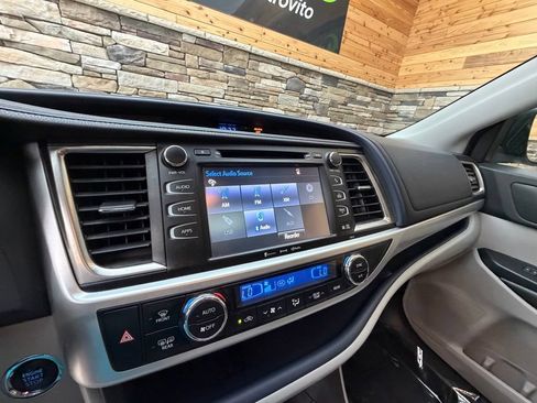 Used 2018 Toyota Highlander XLE AWD/4WD image 37