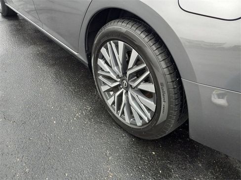 Used 2024 Nissan Altima 2.5 SV image 10