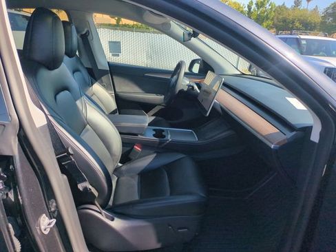 Used 2025 Tesla Model Y Long Range RWD image 30