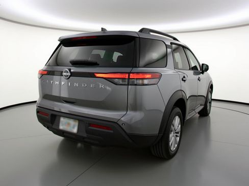 Used 2025 Nissan Pathfinder SV image 9