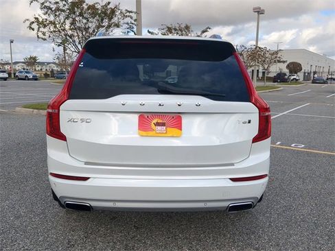 Used 2017 Volvo XC90 T6 Momentum w/ Vision Package image 5