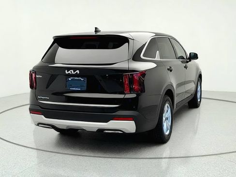 Certified 2025 Kia Sorento LX FWD image 5