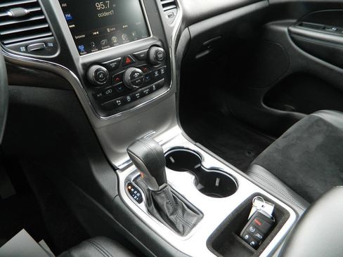 Used 2017 Jeep Grand Cherokee Altitude AWD/4WD image 21