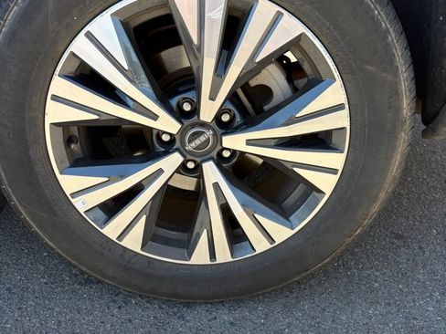 Used 2023 Nissan Rogue SV AWD/4WD image 10