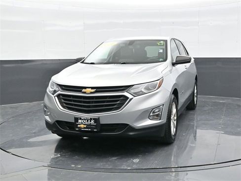 Used 2019 Chevrolet Equinox LS w/ LS Convenience Package image 2