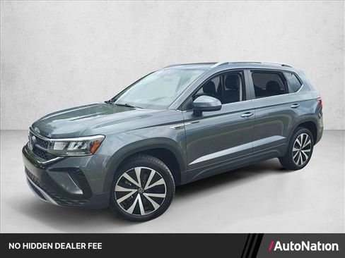Used 2024 Volkswagen Taos SE FWD image 1