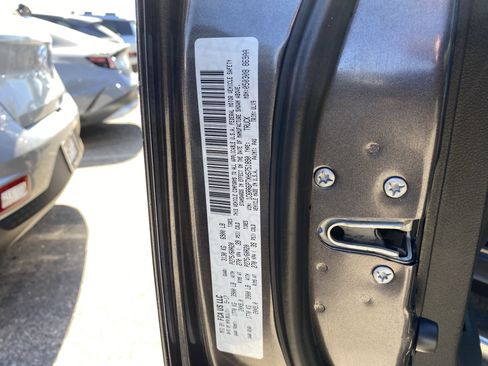 Used 2017 RAM 1500 Limited image 10