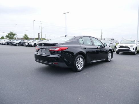 Used 2025 Toyota Camry LE image 4