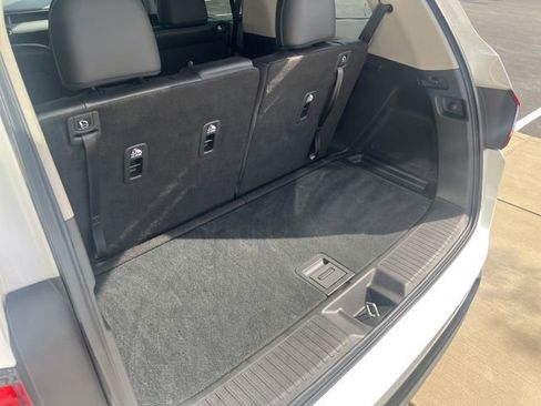 Certified 2024 Honda Pilot Touring image 11
