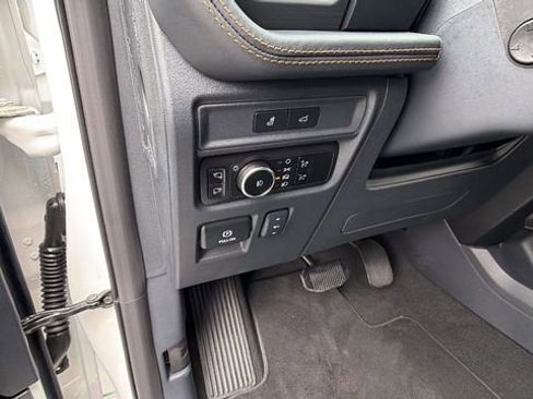 Used 2024 Ford Expedition Platinum image 31