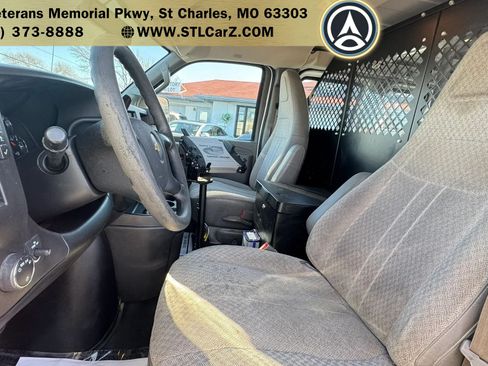 Used 2016 Chevrolet Express 2500 RWD image 9