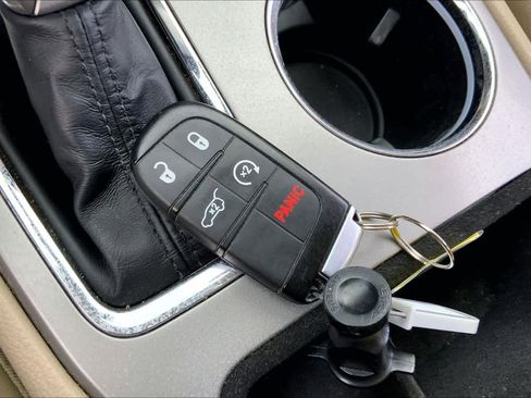 Used 2020 Jeep Grand Cherokee Limited image 13