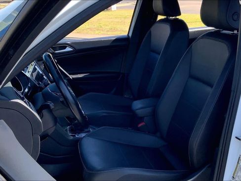 Used 2020 Volkswagen Tiguan SE R-Line image 8