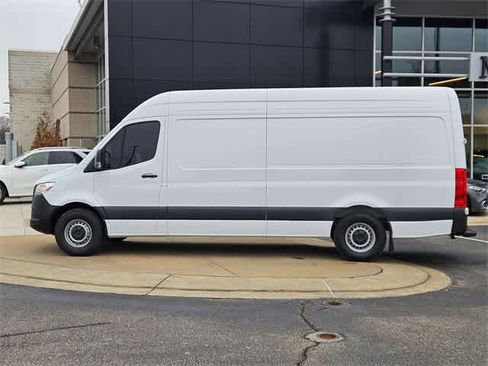 Used 2024 Mercedes-Benz Sprinter 2500 w/ Acoustic Package image 5