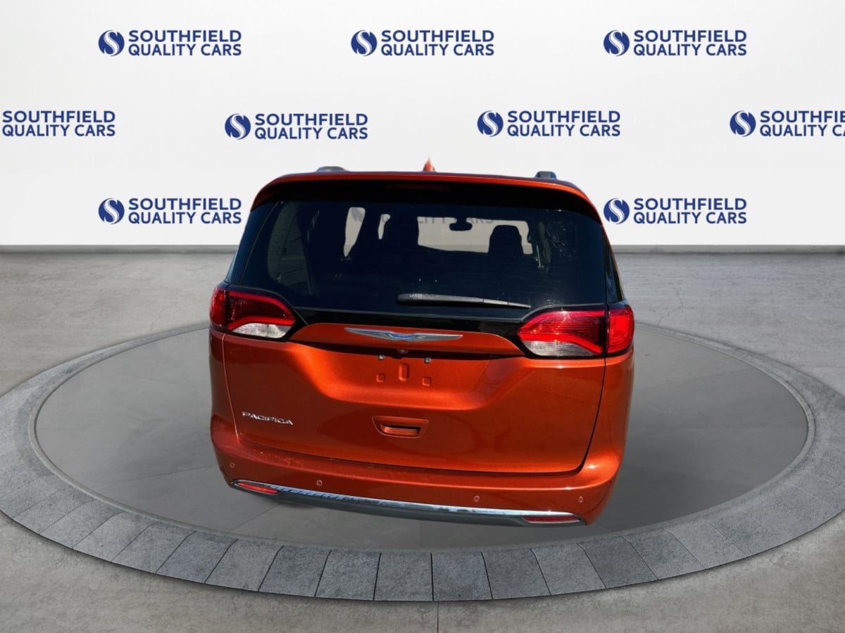 Used 2018 Chrysler Pacifica Touring-L Plus FWD image 5