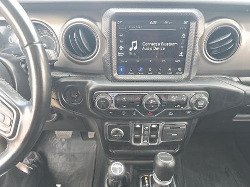 Used 2022 Jeep Gladiator Sport AWD/4WD image 9