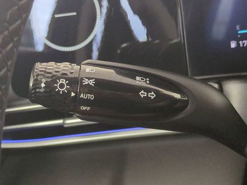 Certified 2025 Hyundai Elantra Limited FWD image 30