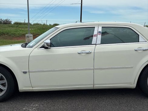 Used 2005 Chrysler 300 C RWD image 4