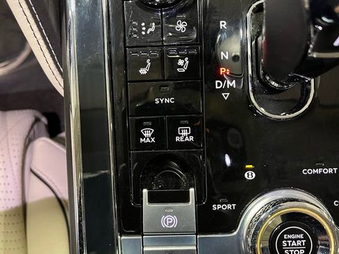 Used 2022 Bentley Flying Spur V8 image 16