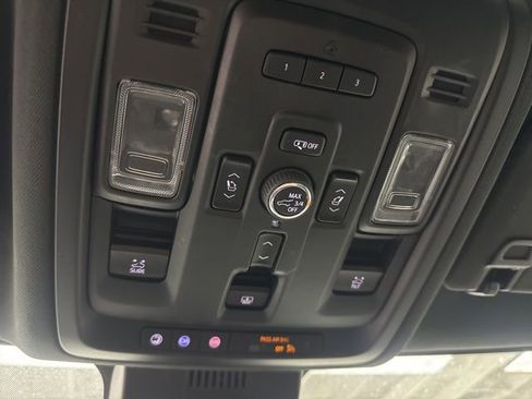 Used 2023 Chevrolet Suburban High Country image 26