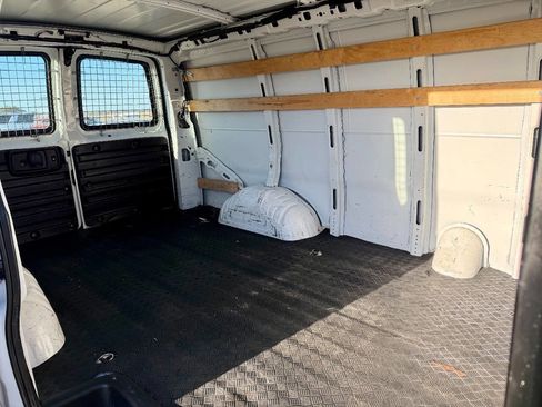 Used 2019 GMC Savana 2500 w/ Driver Convenience Package image 17