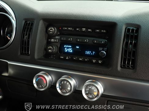 Used 2006 Chevrolet SSR w/ Preferred Equipment Group image 39