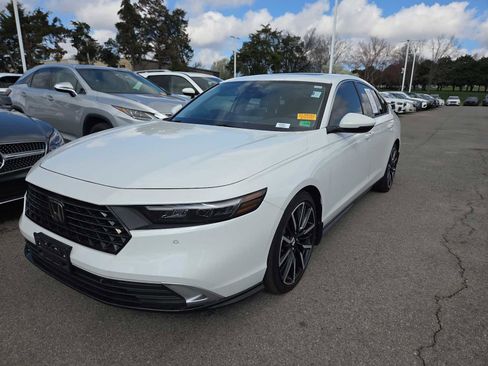 Used 2023 Honda Accord Touring image 9