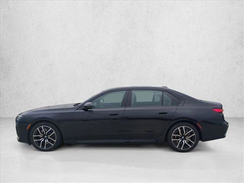 Used 2025 BMW 740i xDrive w/ Premium Package AWD/4WD image 9