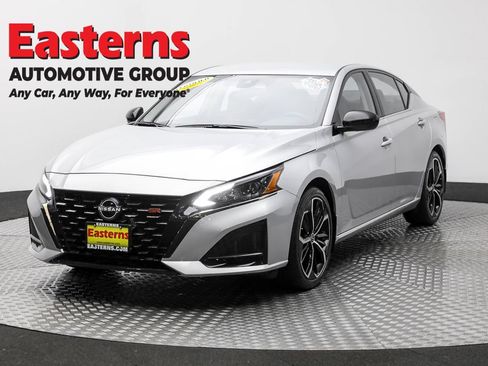 Used 2023 Nissan Altima 2.5 SR FWD image 1