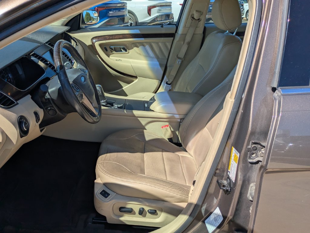 Used 2015 Ford Taurus Limited FWD image 4