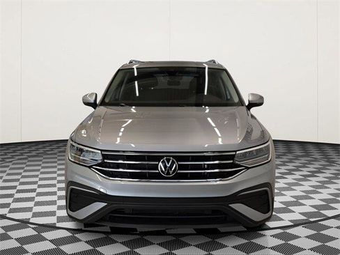 Used 2022 Volkswagen Tiguan SE image 3