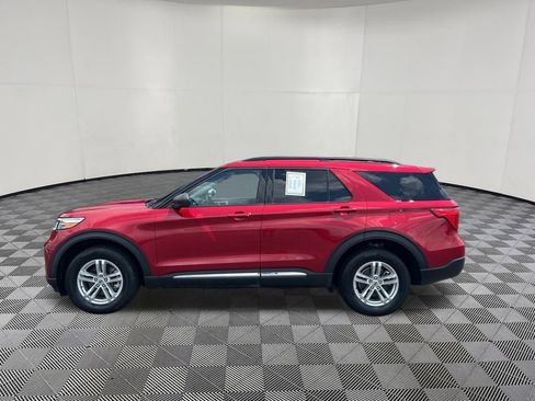 Used 2022 Ford Explorer XLT w/ Equipment Group 202A image 2