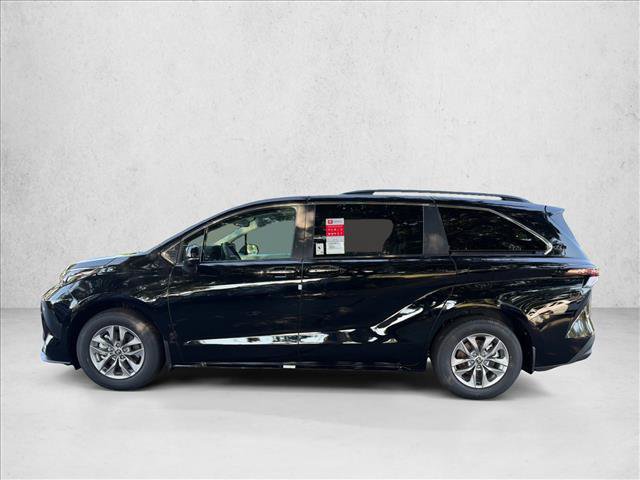 Used 2026 Toyota Sienna XLE FWD image 6
