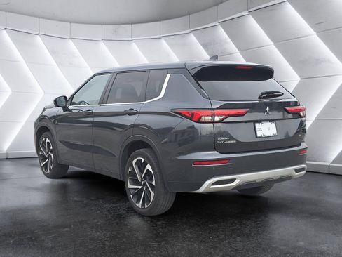 Used 2024 Mitsubishi Outlander SE image 5