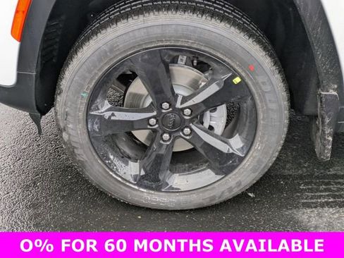 New 2025 Jeep Grand Cherokee Altitude image 32