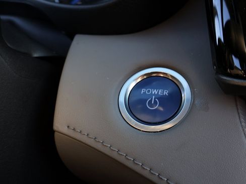 Used 2020 Toyota Highlander XLE image 29